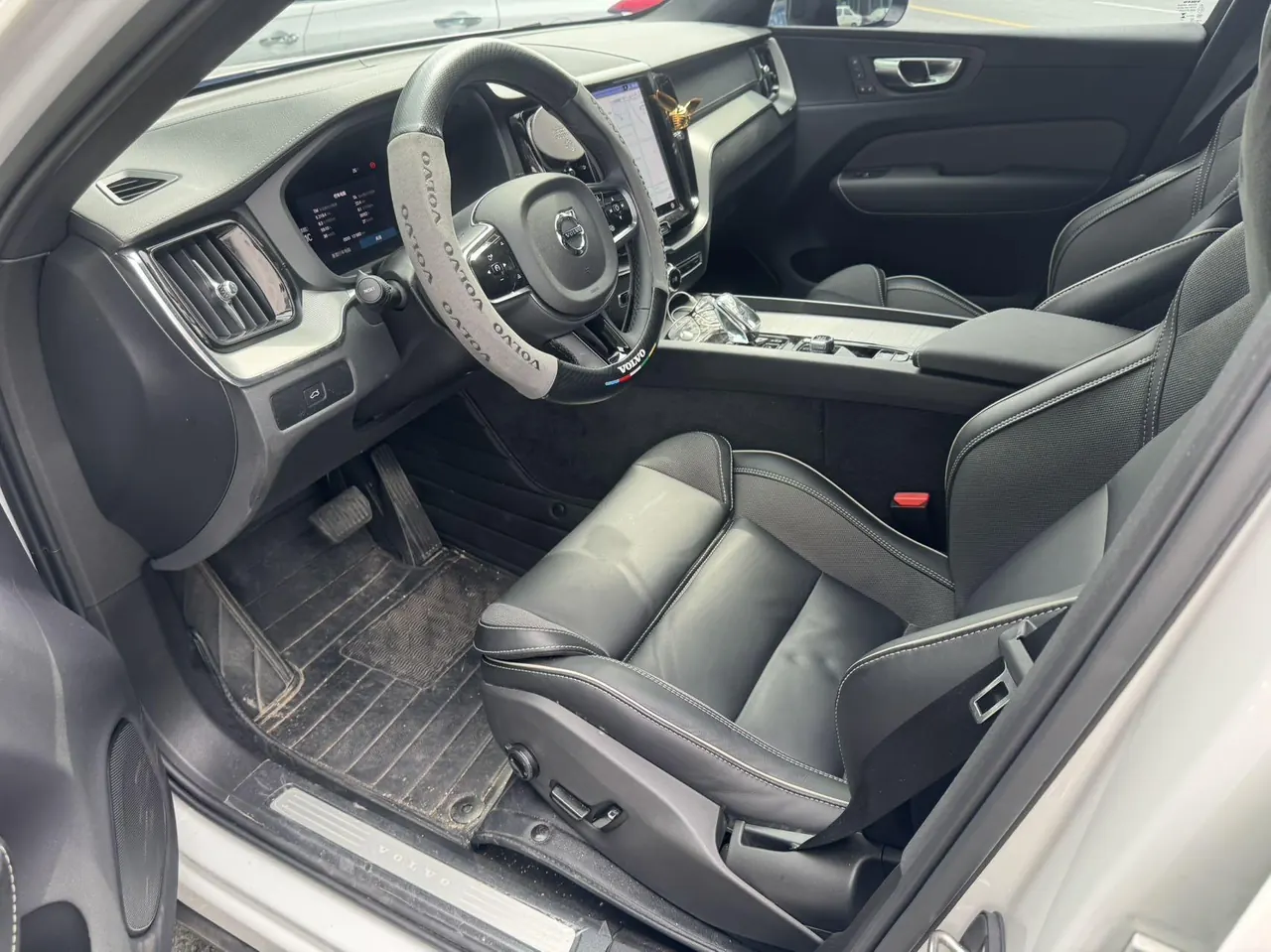 Volvo 2025 XC60 48V 2.0T B5 4WD Zhiyuan Sports Edition Automatic Gear 4