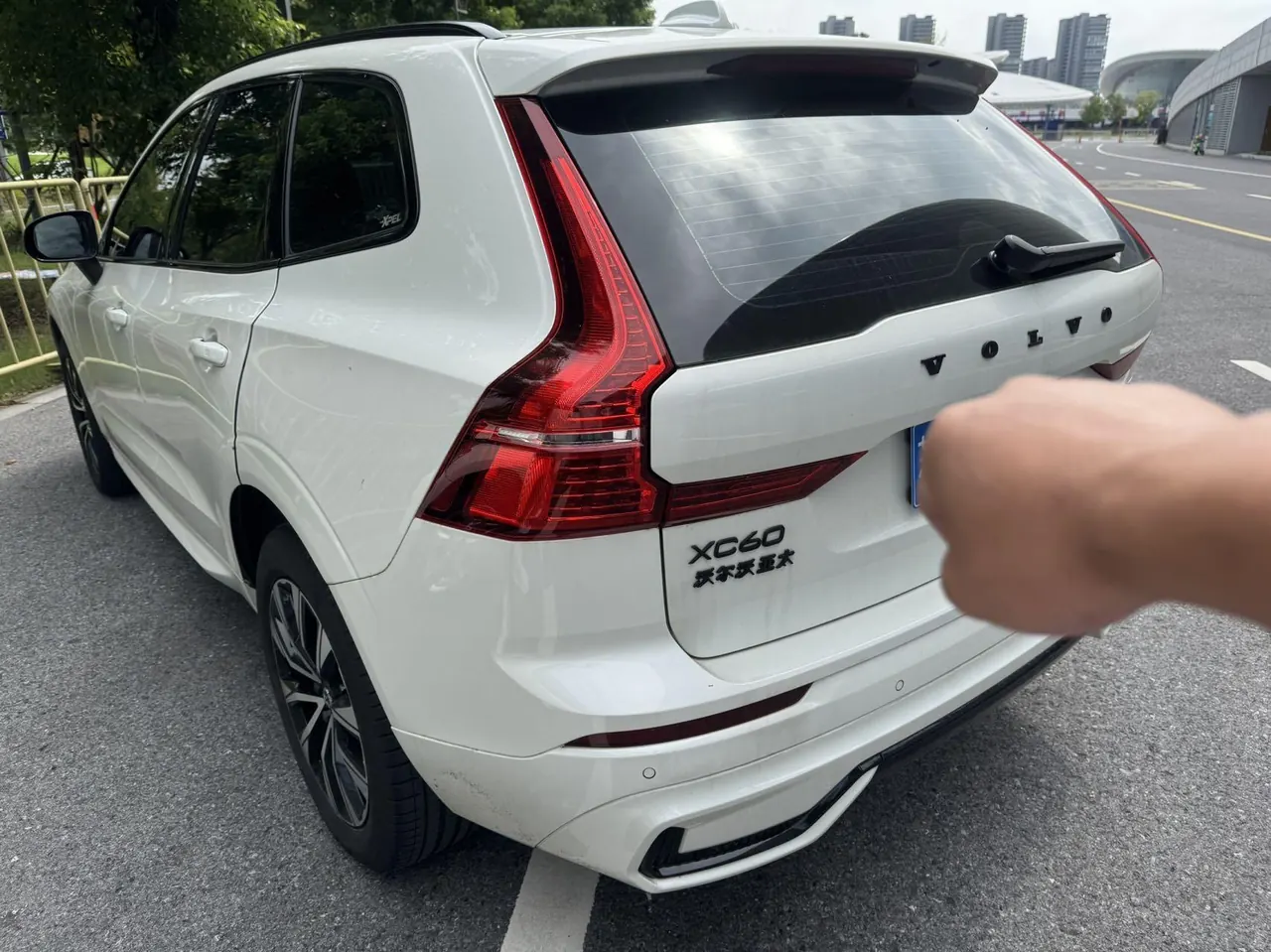 Volvo 2025 XC60 48V 2.0T B5 4WD Zhiyuan Sports Edition Automatic Gear 6