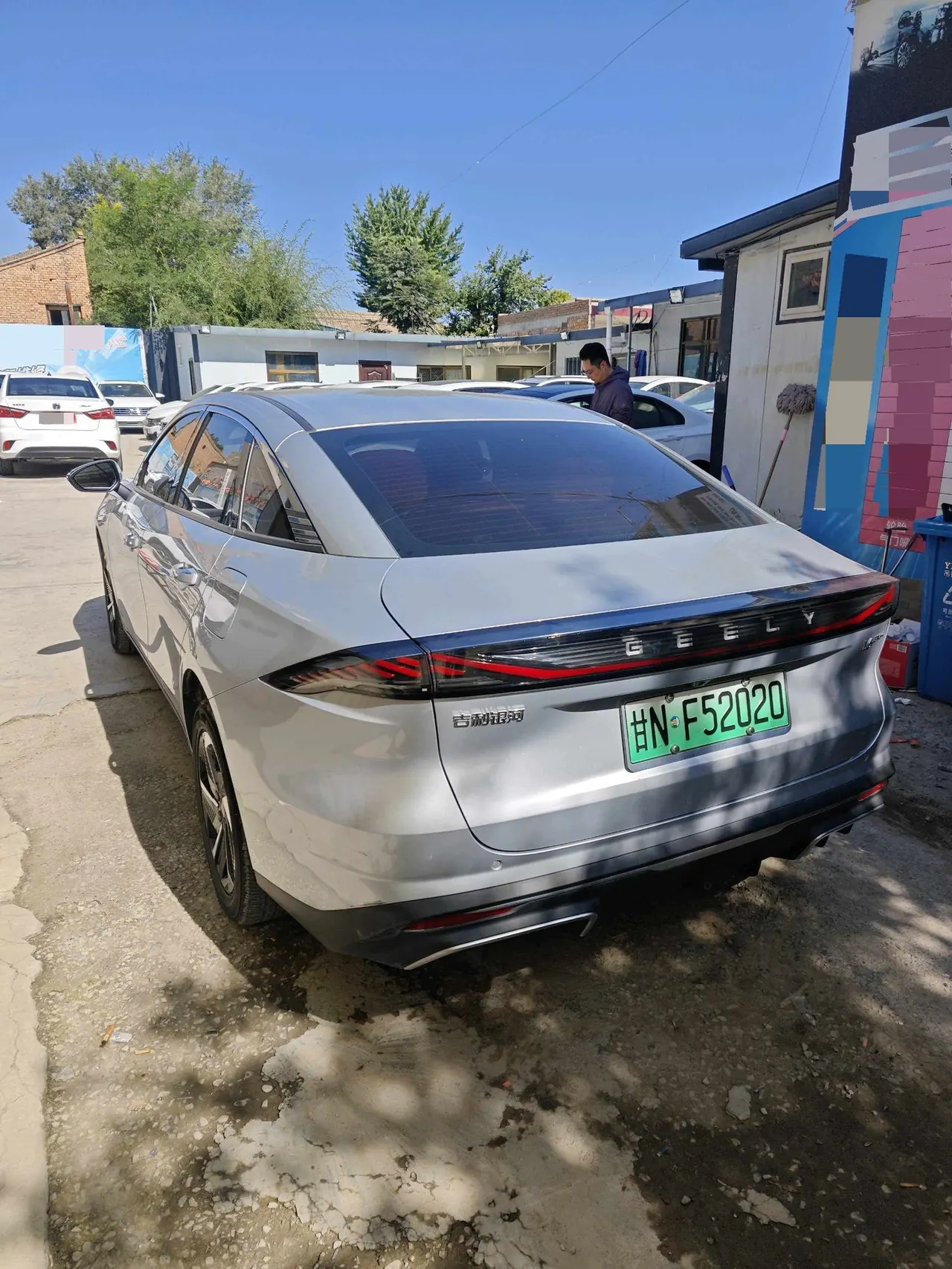 Geely Galaxy 2025 L6 EM-i 1.5 140km Discovery Edition Automatic Gear 3
