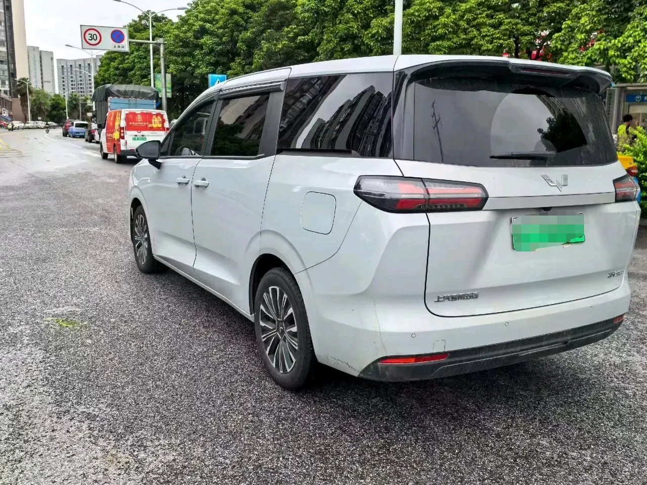 WuLing 2025 Starlight 730 500km Luxury Automatic Gear 2