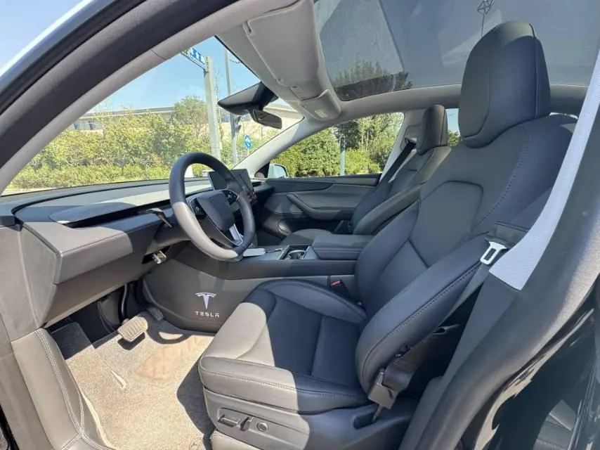 Tesla 2025 Model Y rear-wheel drive version automatic transmission 3