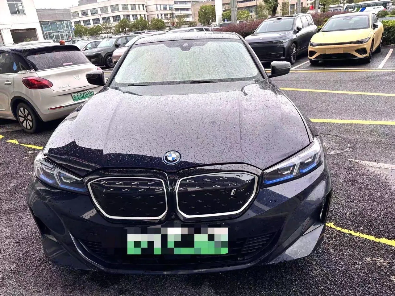 BMW 2024 i3 eDrive 40 L obsidian night sports suit automatic gear 2