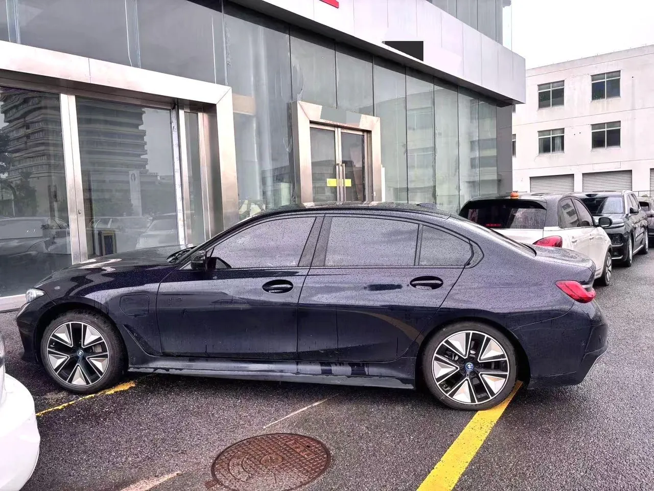 BMW 2024 i3 eDrive 40 L obsidian night sports suit automatic gear 3