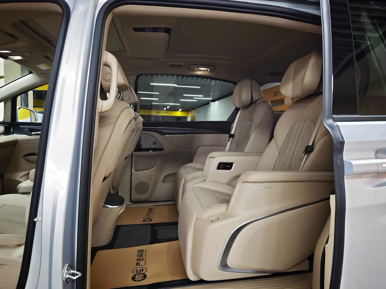 Buick 2025 GL8 Lu Shang 1.5T Premium Edition 7-seat Automatic Gear 10