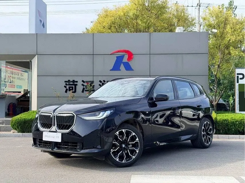 打开图片灯箱:BMW 2025 X3 xDrive30L 2.0T Leading M Sports Obsidian Night Suit Automatic Gear
