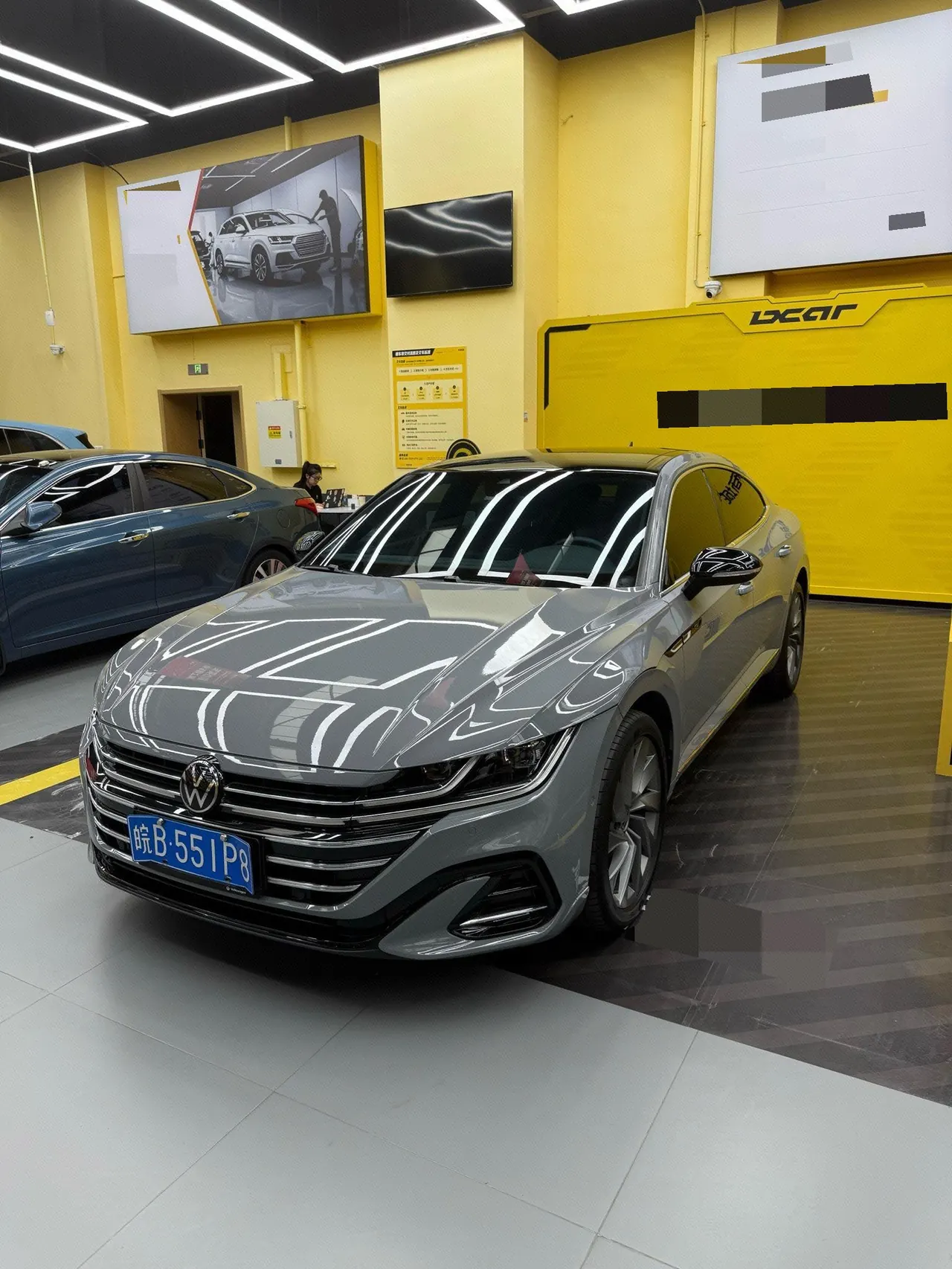 Open image lightbox: Volkswagen 2024 CC 2.0TSI 380TSI eye-catching automatic transmission