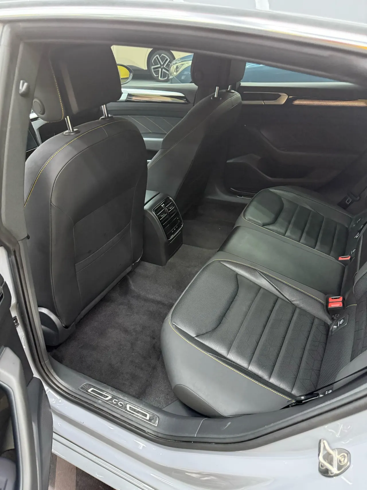 Volkswagen 2024 CC 2.0TSI 380TSI eye-catching automatic transmission 4