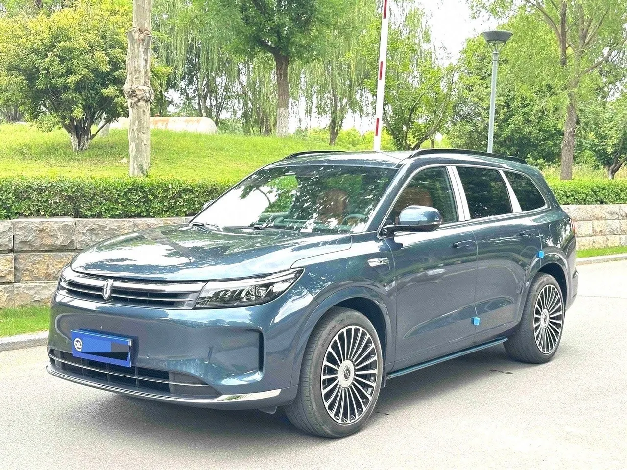 打开图片灯箱:AITO 2024 AITO M7 Smart Drive Four-wheel Drive Pro Edition 6-seat Automatic Gear