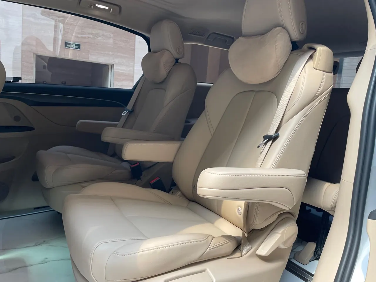 Buick 2025 GL8 Land Business Class 2.0T Comfortable DG Edition Automatic Gear 11
