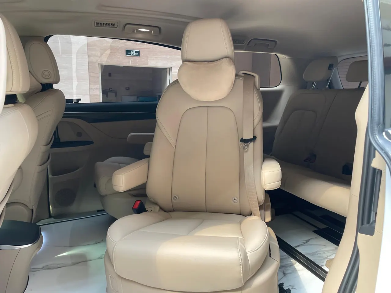 Buick 2025 GL8 Land Business Class 2.0T Comfortable DG Edition Automatic Gear 12