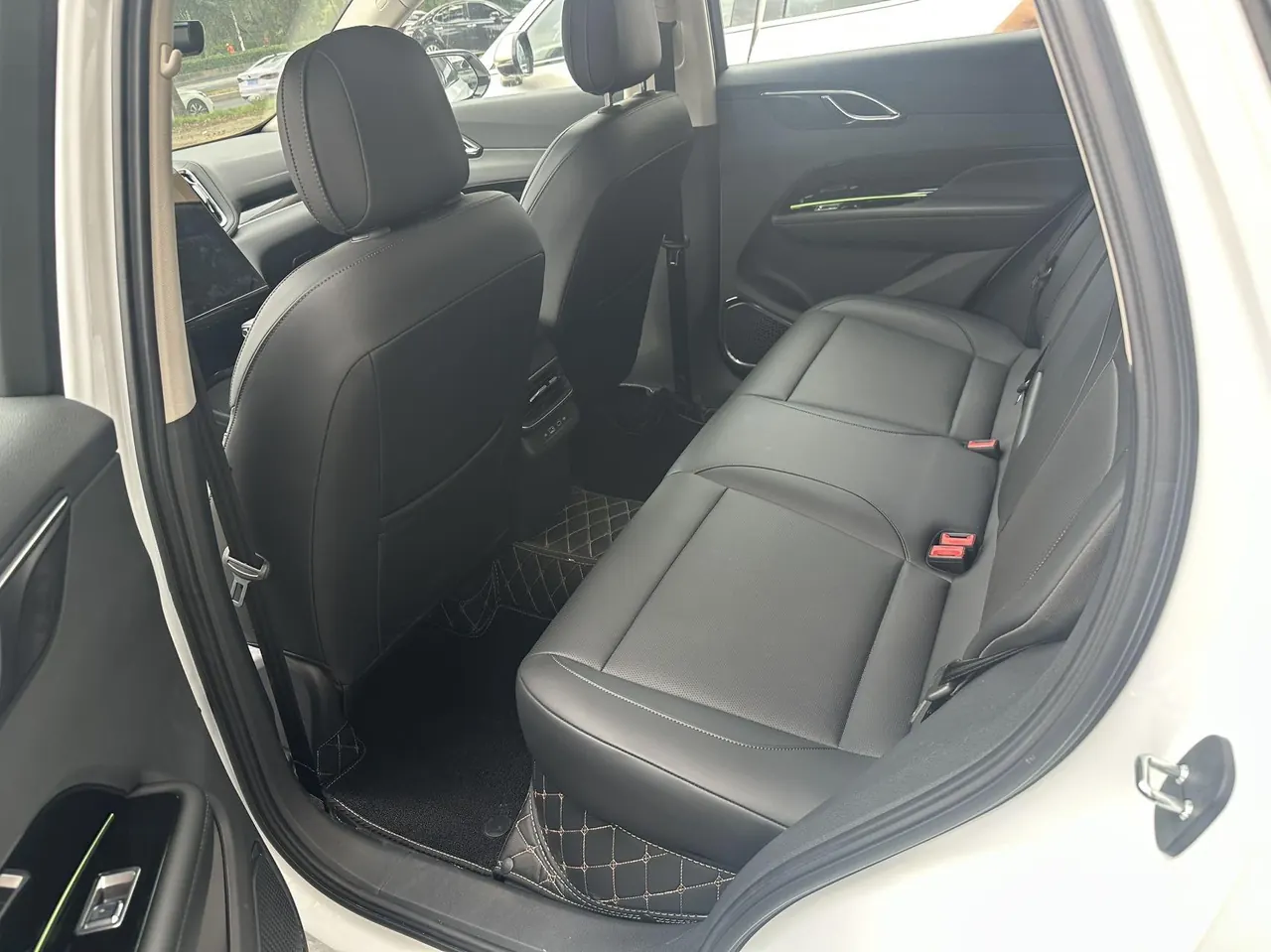 HongQi 2025 HS3 PHEV 1.5T 117km Strong for PLUS Edition Automatic Gear 3