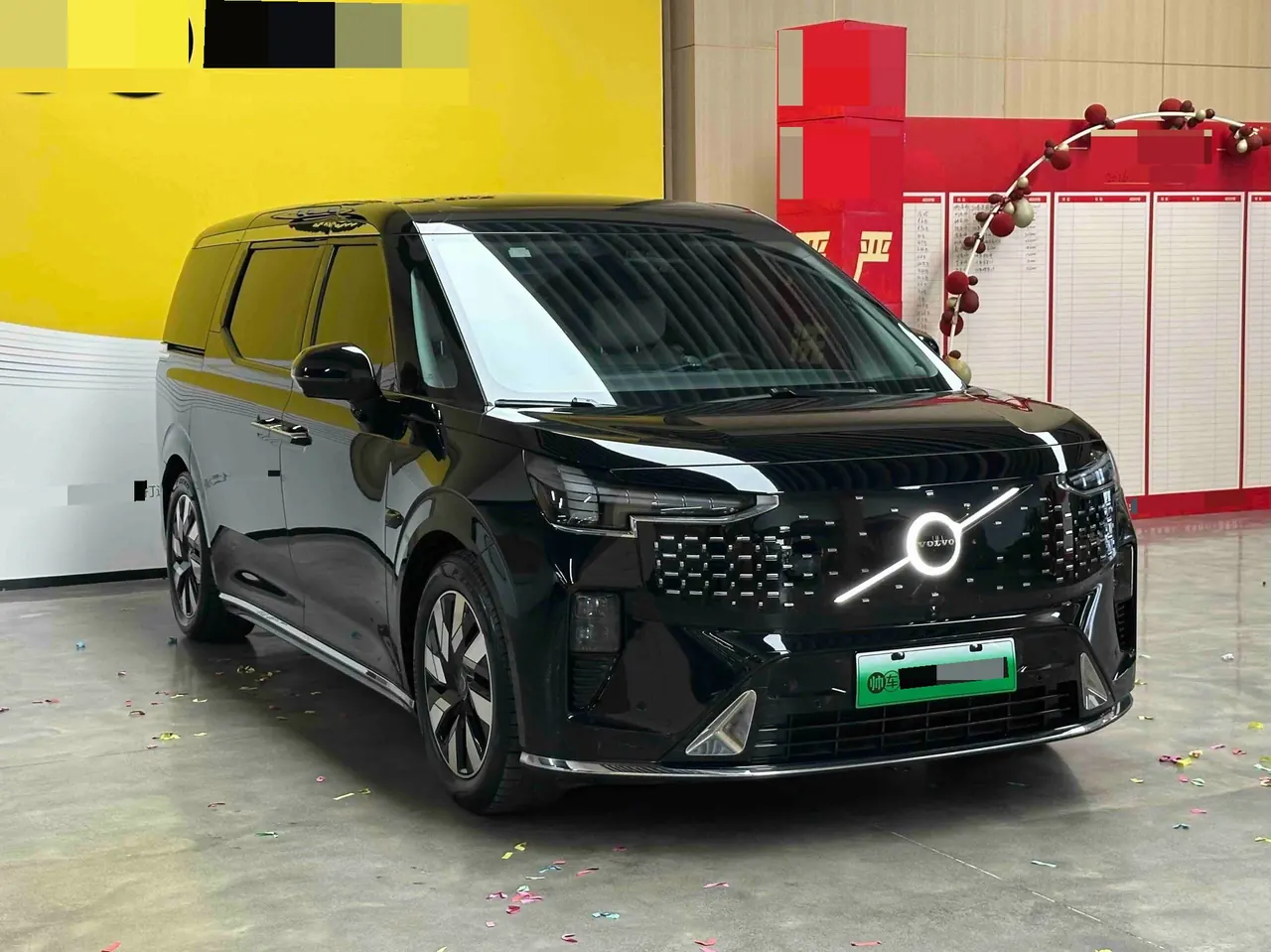 Volvo 2025 EM90 Ultra six-seat automatic gear 3