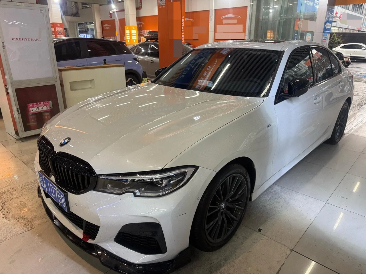 打开图片灯箱:BMW 3 Series 2021 325i 2.0T M Sports Obsidian Night Suit Automatic Gear