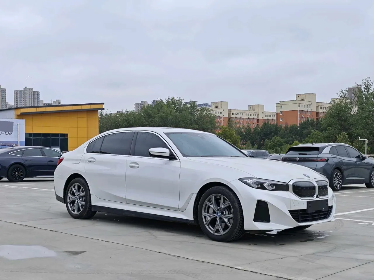 BMW 2025 i3 eDrive 35 L automatic gear 2