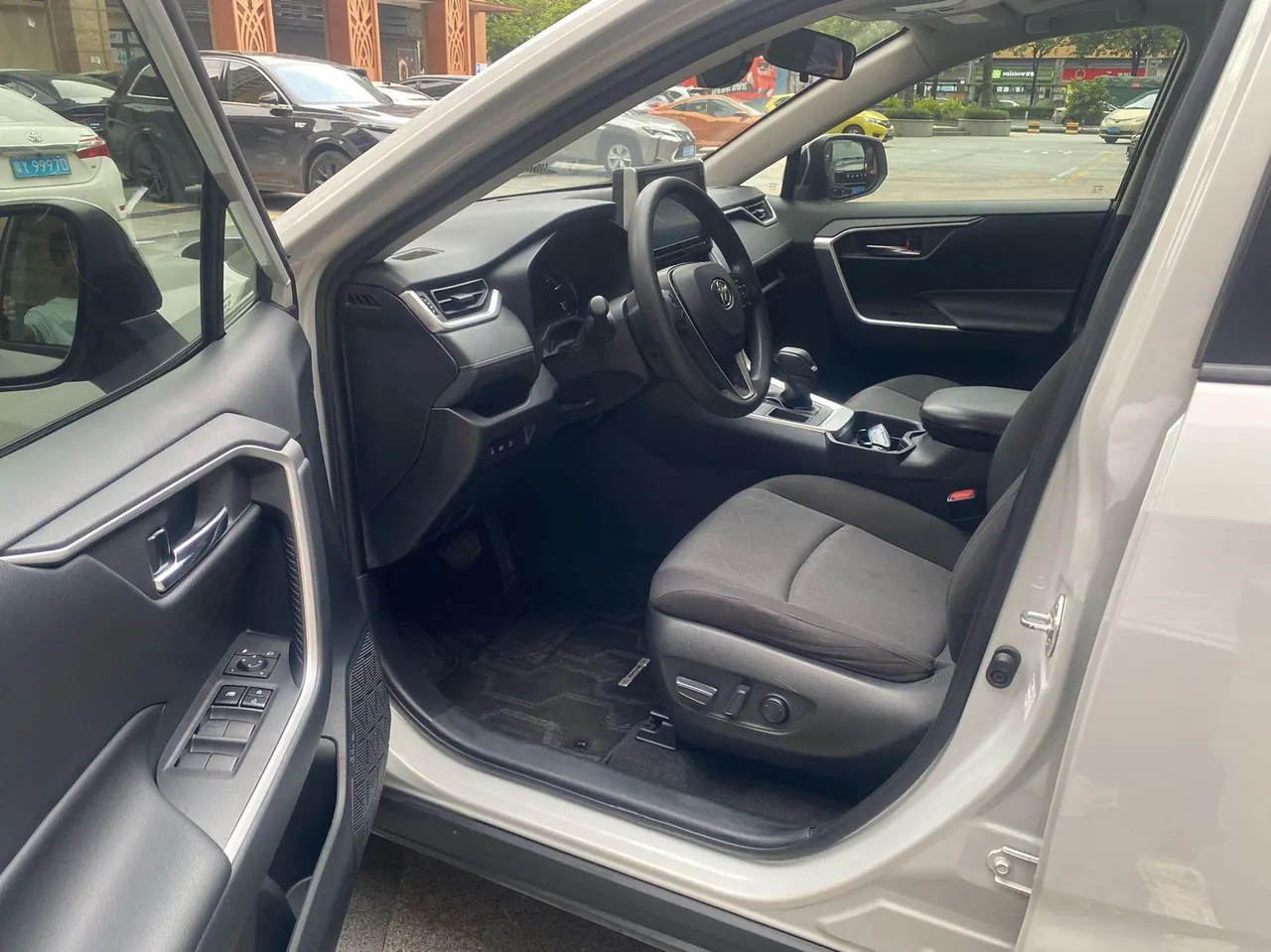 Toyota 2021 RAV4 Rongbo 2.0 Stepless Two-Drive Fashion PLUS Edition Automatic Gear 4