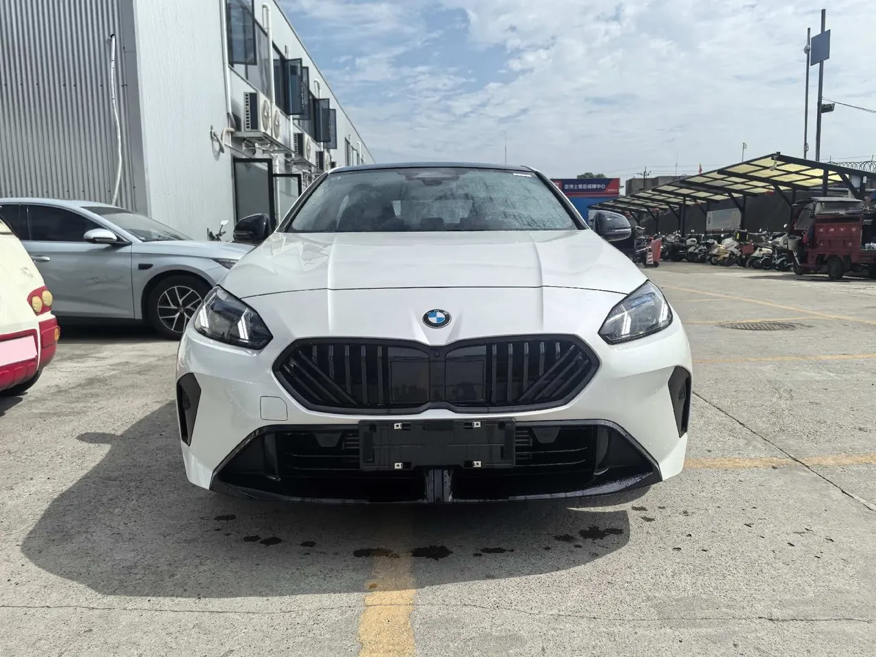 BMW 2 series 2025 225L 2.0T M sports obsidian night suit automatic gear 2