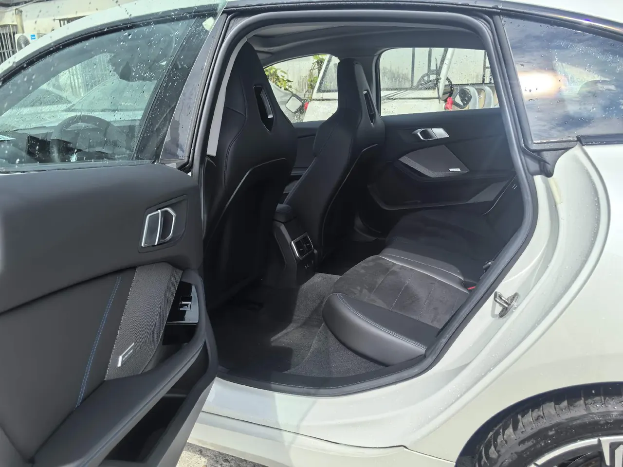 BMW 2 series 2025 225L 2.0T M sports obsidian night suit automatic gear 4