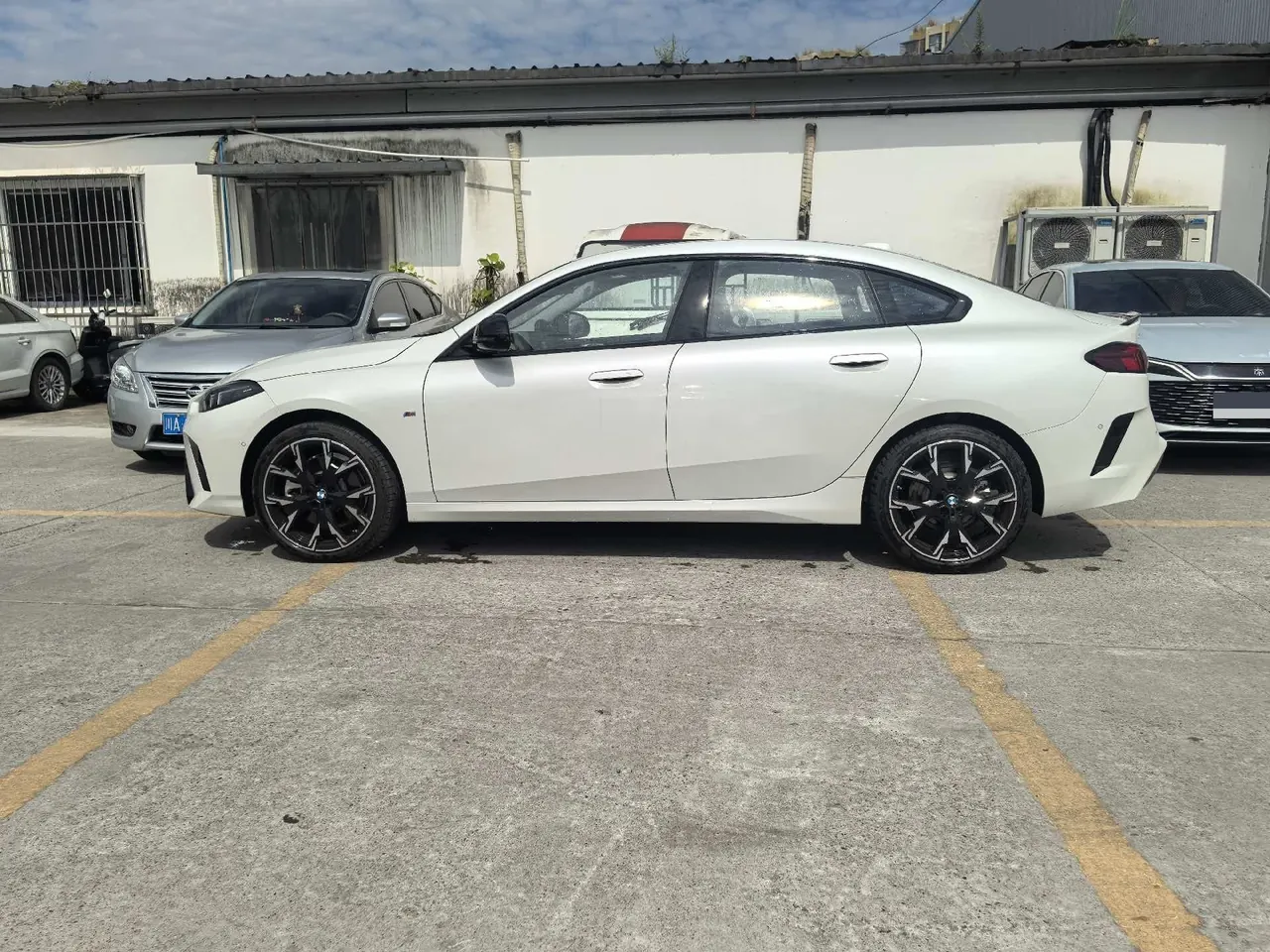BMW 2 series 2025 225L 2.0T M sports obsidian night suit automatic gear 9