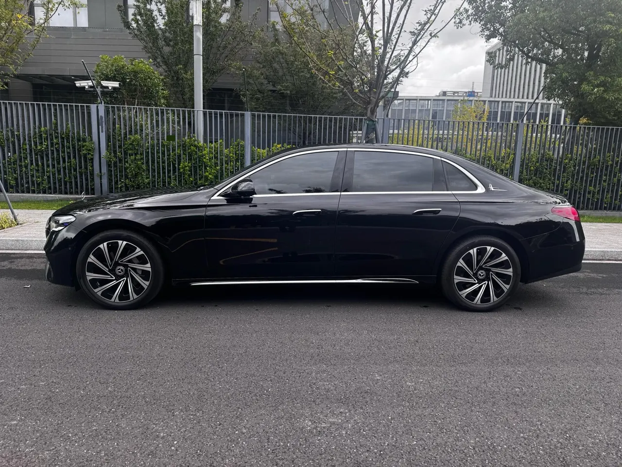Mercedes Benz E Class 2024 E 300 L 48V 2.0T Luxury Automatic Gear 2