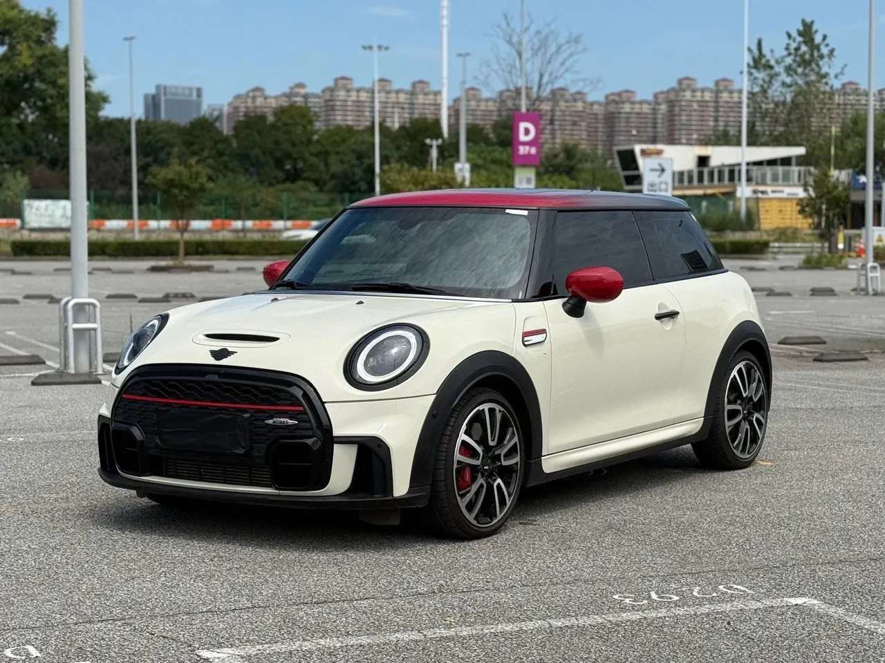 MINI JCW (Imported) 2023 Mini JCW 2.0T Pat Moss Commemorative Edition Automatic Gear - View 1