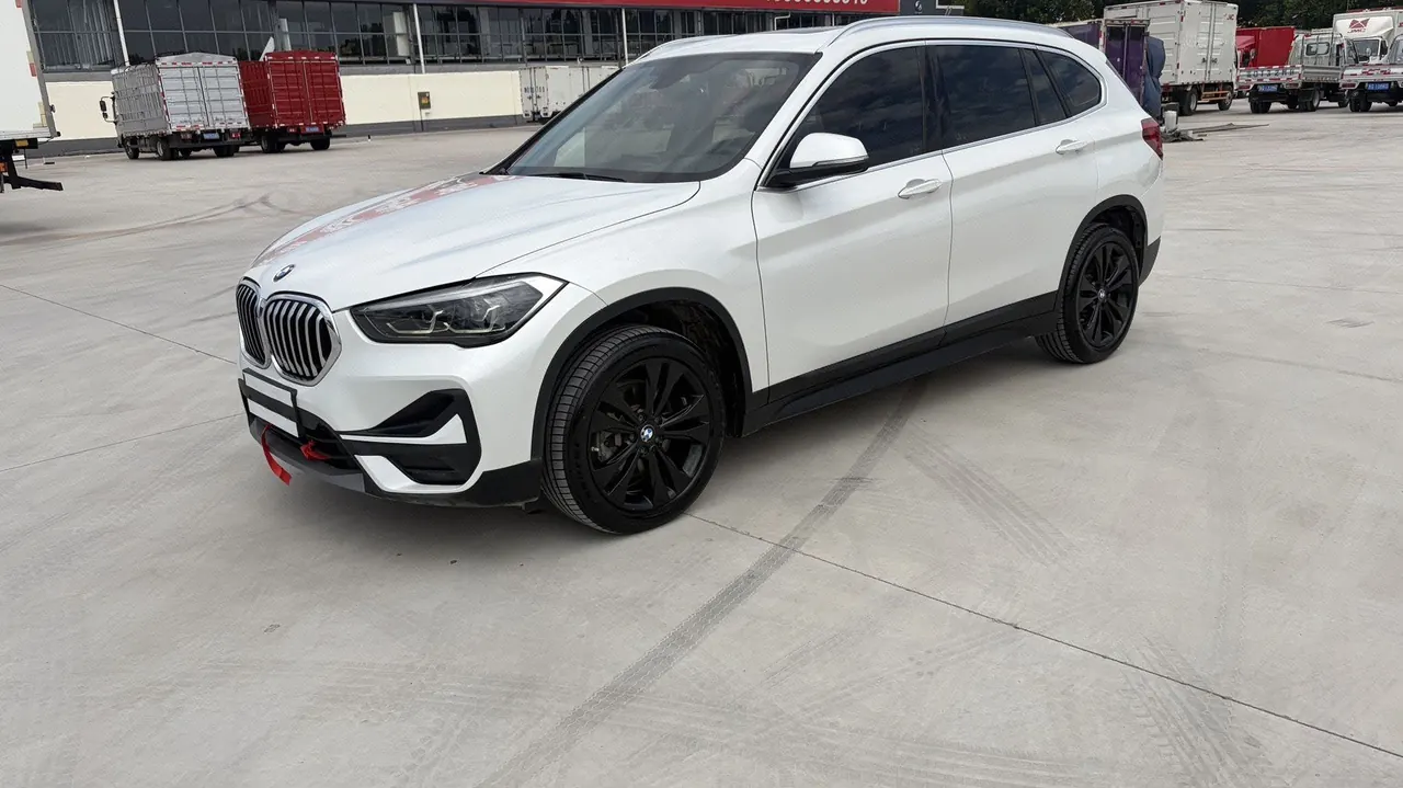 Open image lightbox: BMW 2021 X1 sDrive20Li 1.5T fashion automatic gear