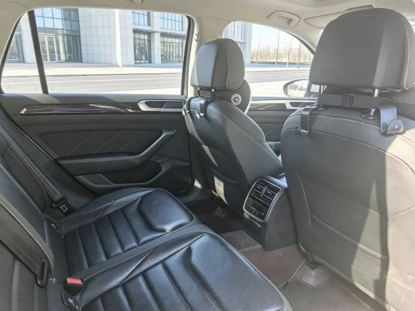 Volkswagen 2023 CC 2.0TSI 380TSI eye-catching automatic gear 5