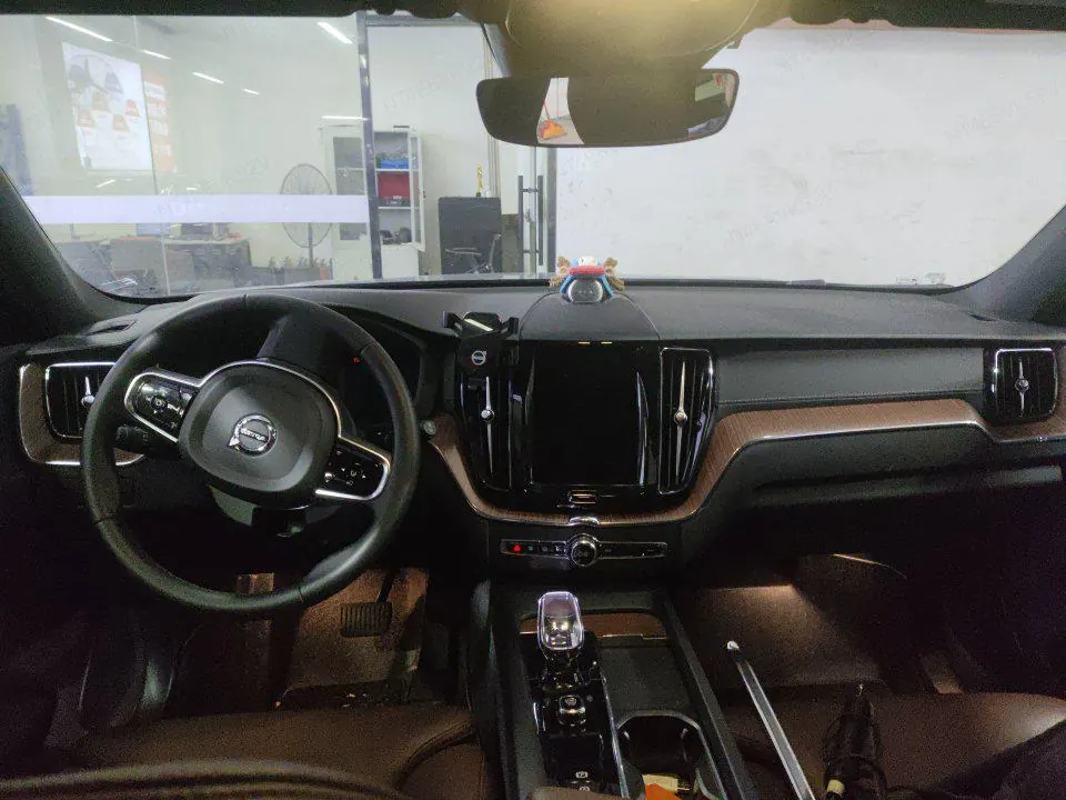 Volvo 2024 XC60 48V 2.0T B5 4-wheel drive Zhiyuan Deluxe Edition Automatic Gear 2