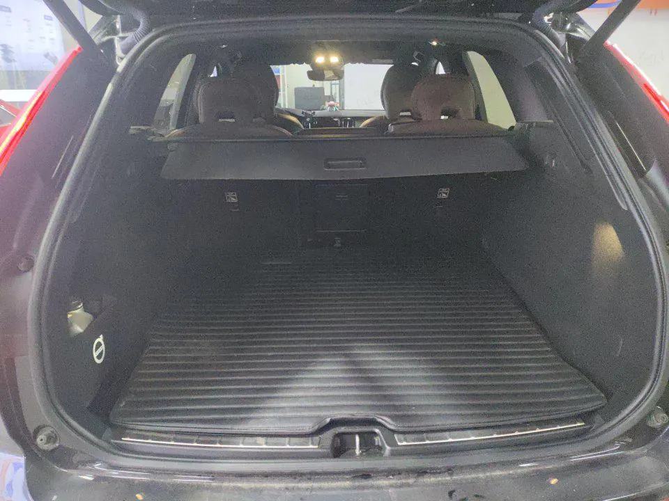 Volvo 2024 XC60 48V 2.0T B5 4-wheel drive Zhiyuan Deluxe Edition Automatic Gear 4