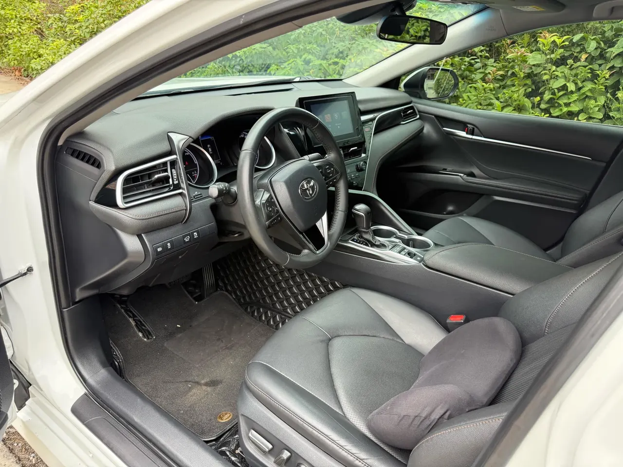Toyota 2023 Camry Dual Engine 2.5HGVP Stepless Leading Edition Automatic Gear 3