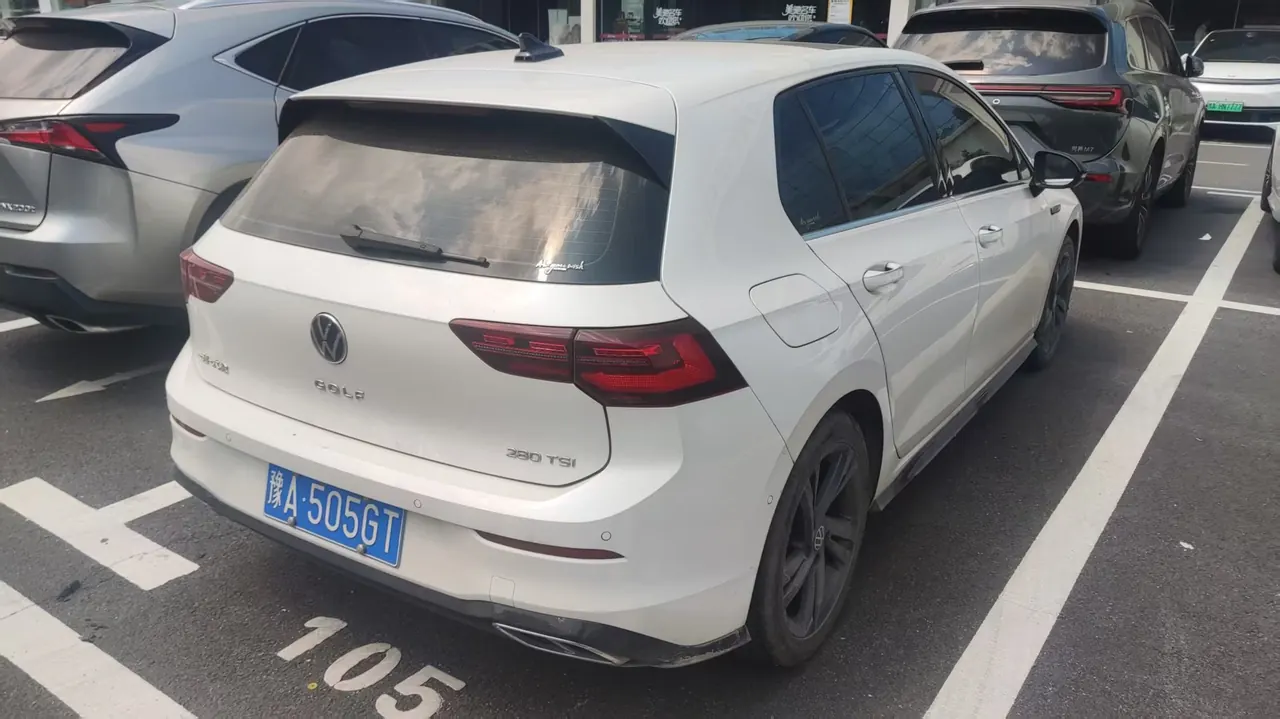 Volkswagen 2021 Golf 8 R-Line 1.4TSI 280TSI Automatic 5