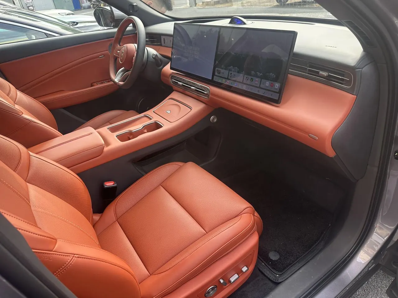 HongQi 2026 HS6 PHEV 1.5T 220 Four-wheel Drive Smart Hybrid Automatic Gear 3