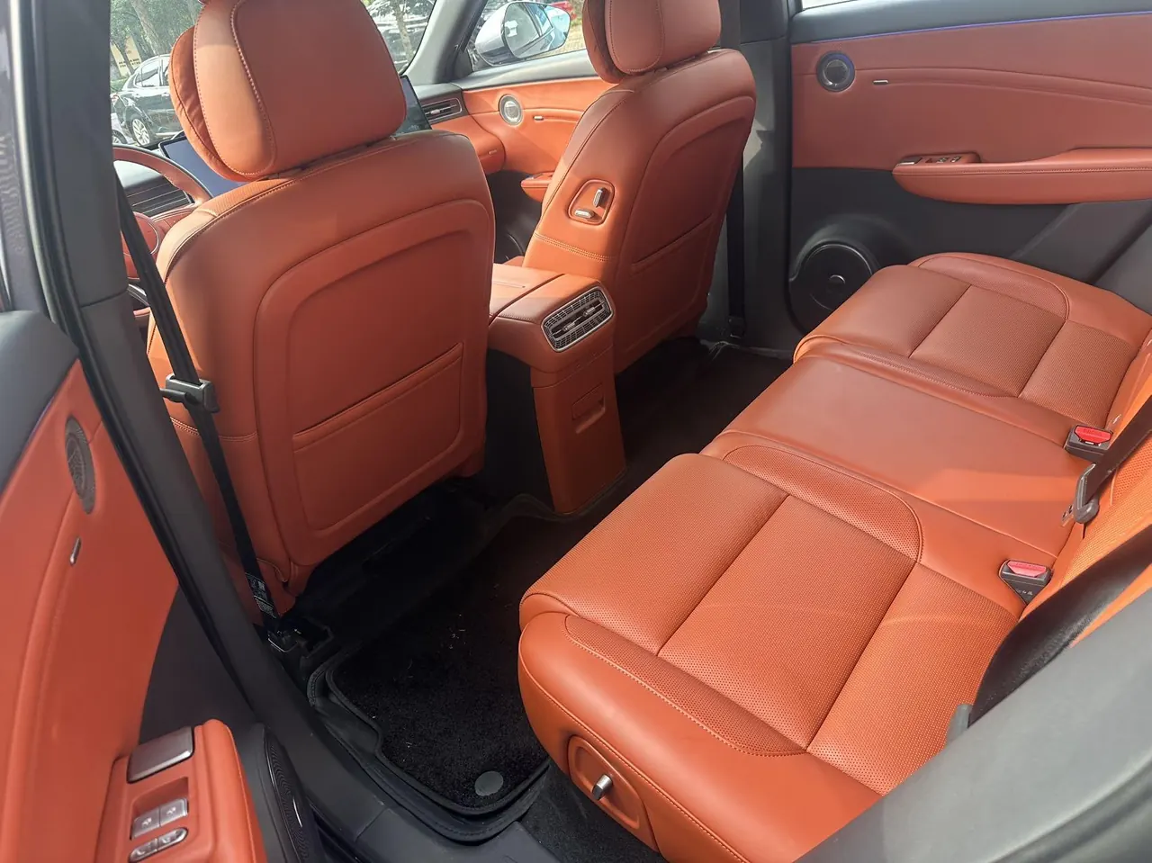 HongQi 2026 HS6 PHEV 1.5T 220 Four-wheel Drive Smart Hybrid Automatic Gear 4