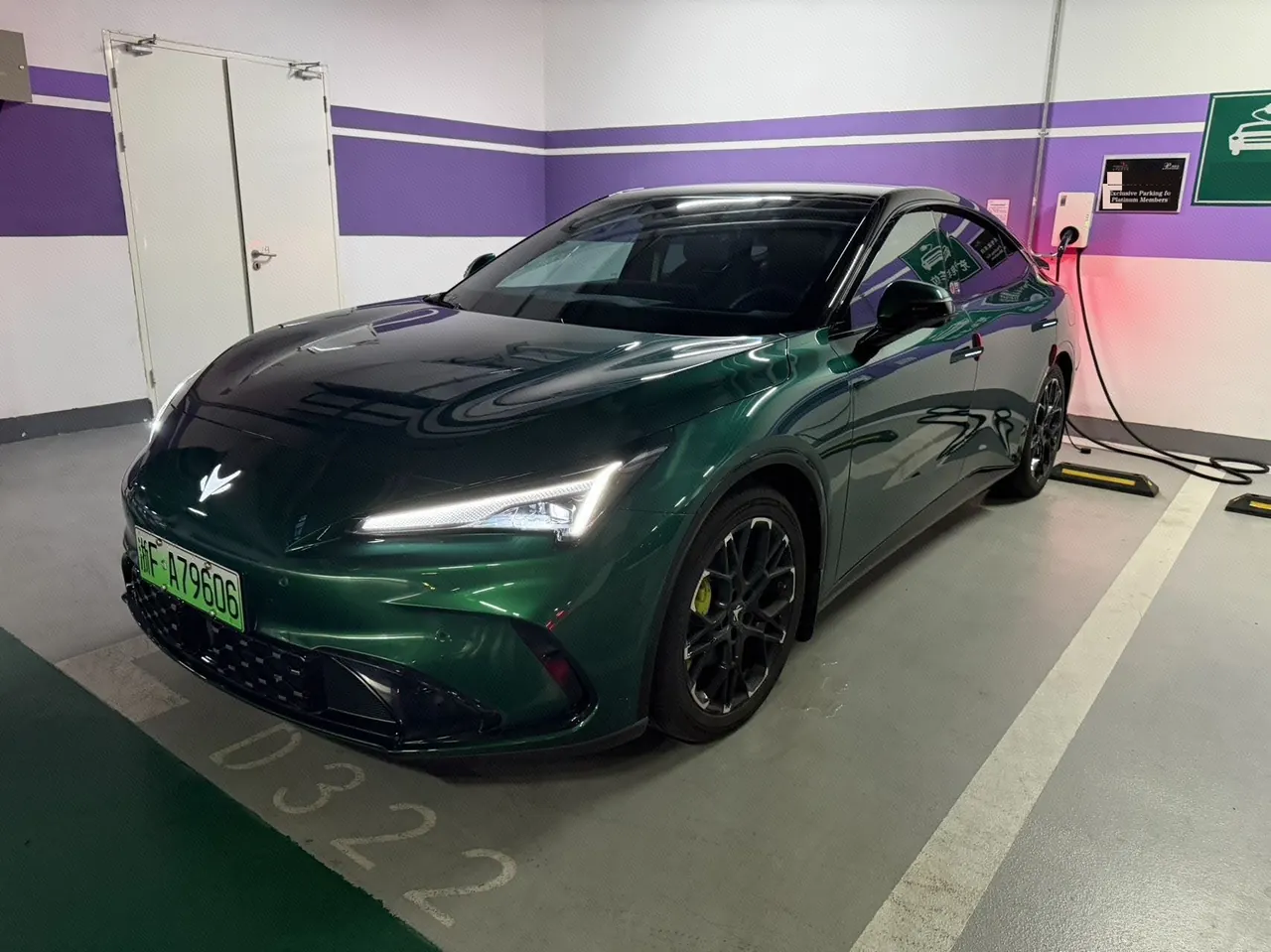 ARCFOX 2026 α S 5 720 yuan Shenxing Edition 200kW Automatic Gear - View 1