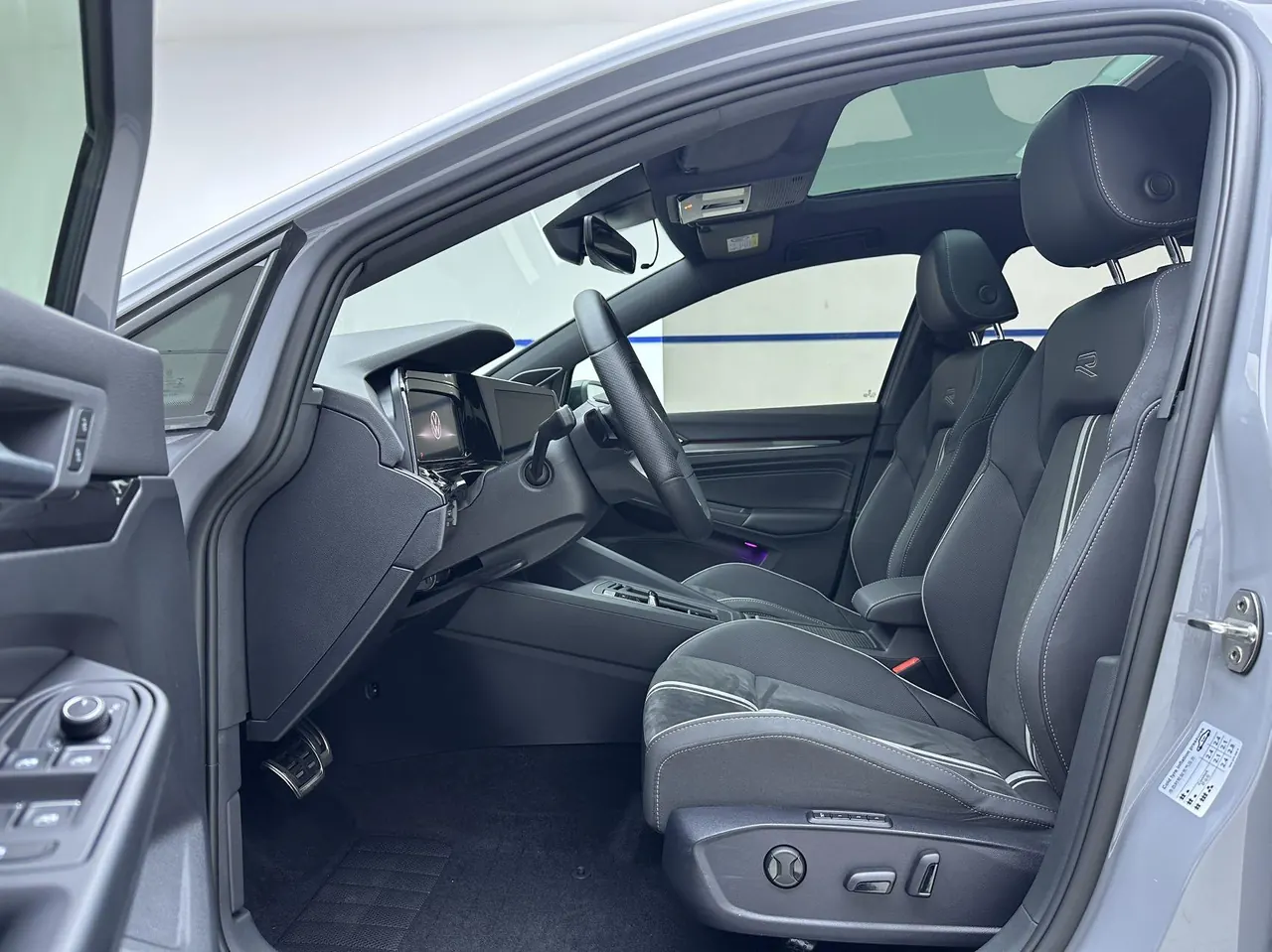 Volkswagen 2021 Golf 8 R-Line 1.4TSI 280TSI Automatic 7