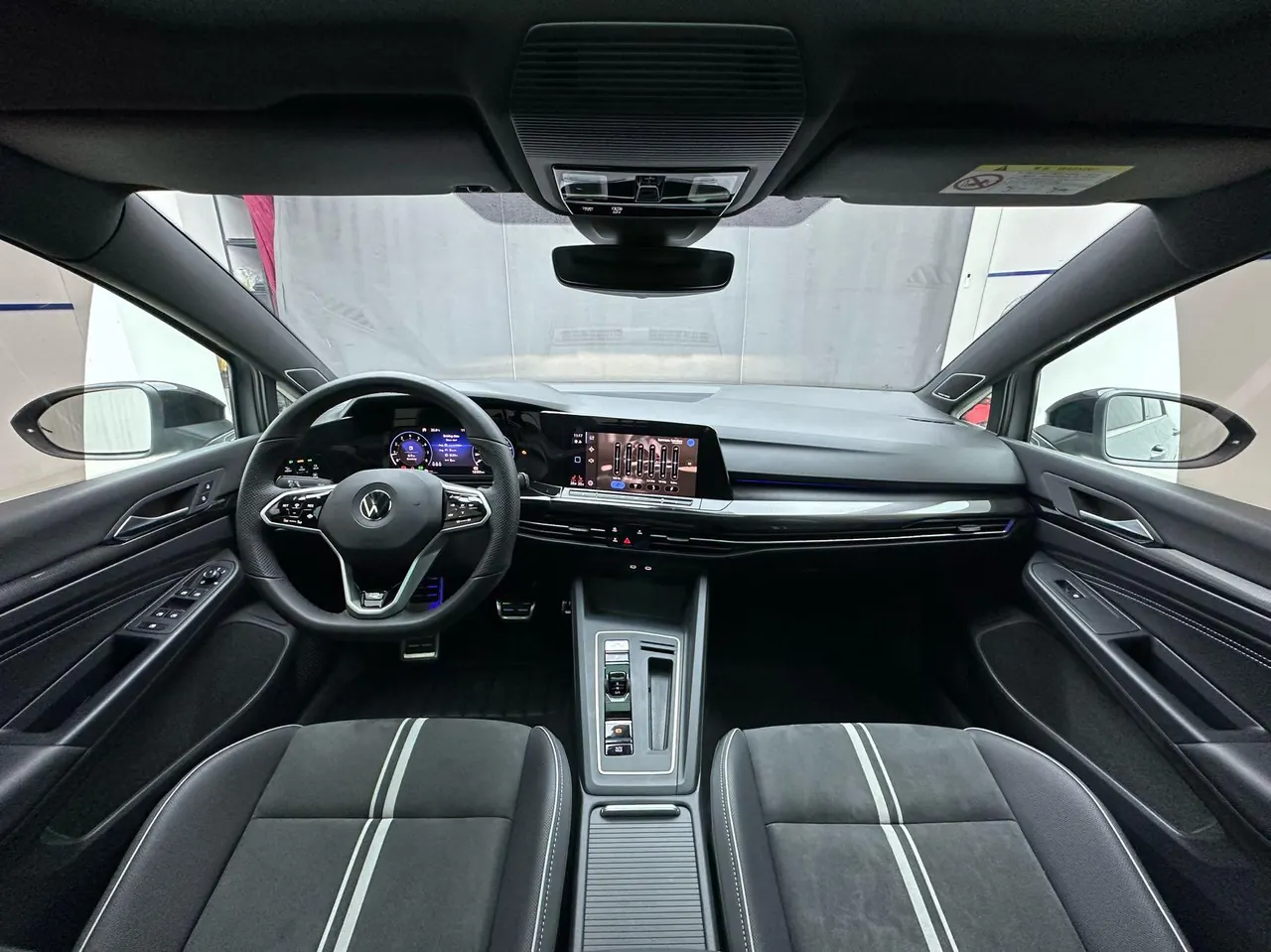 Volkswagen 2021 Golf 8 R-Line 1.4TSI 280TSI Automatic 9