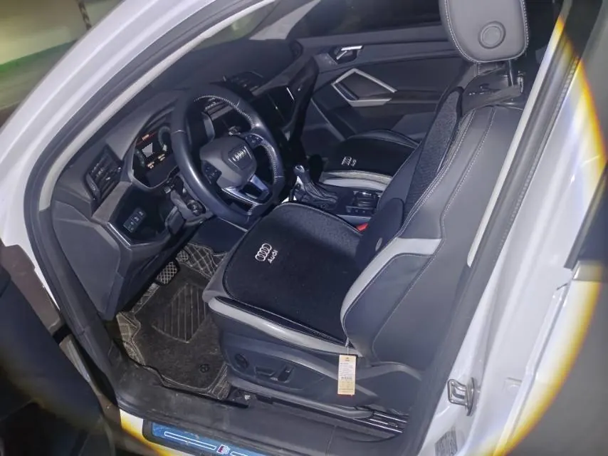Audi 2021 Q3 1.4TFSI 35TFSI into the life version of automatic gear 3