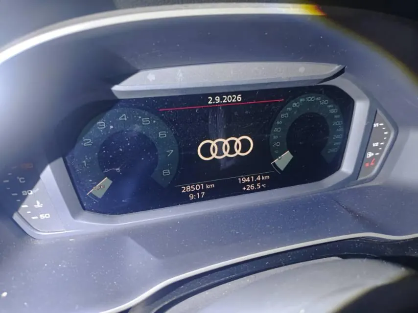 Audi 2021 Q3 1.4TFSI 35TFSI into the life version of automatic gear 7