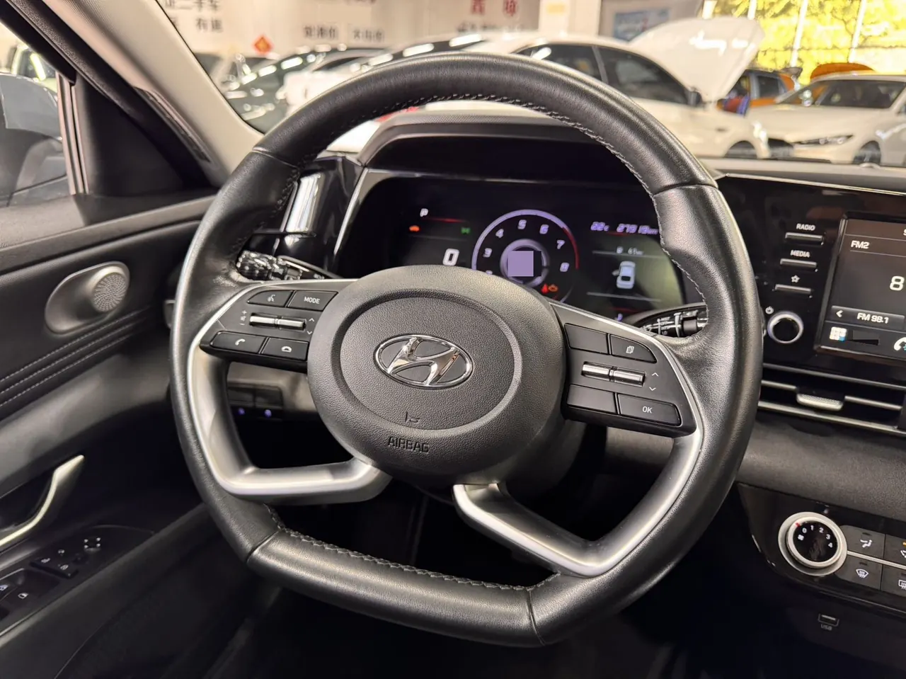 Hyundai 2022 Elantra -3-compartment 1.4TGDi 240TGDi GLX Elite Automatic Gear 14