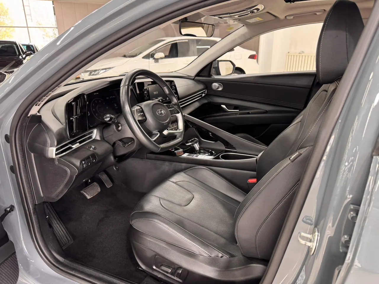 Hyundai 2022 Elantra -3-compartment 1.4TGDi 240TGDi GLX Elite Automatic Gear 7