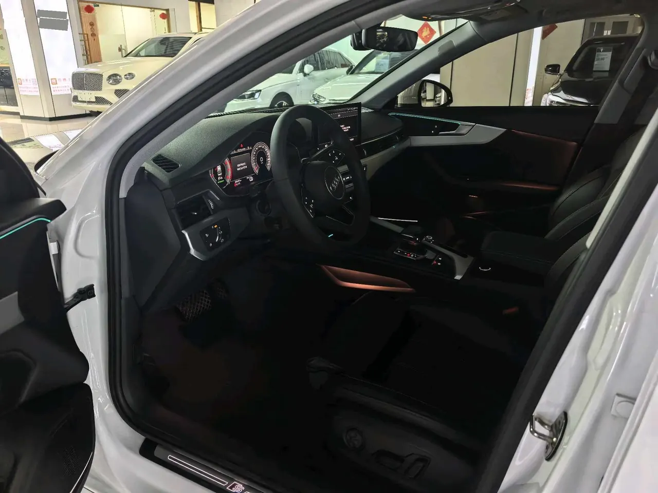 Audi 2020 A4L 2.0TFSI 40TFSI Deluxe Dynamic Automatic 2