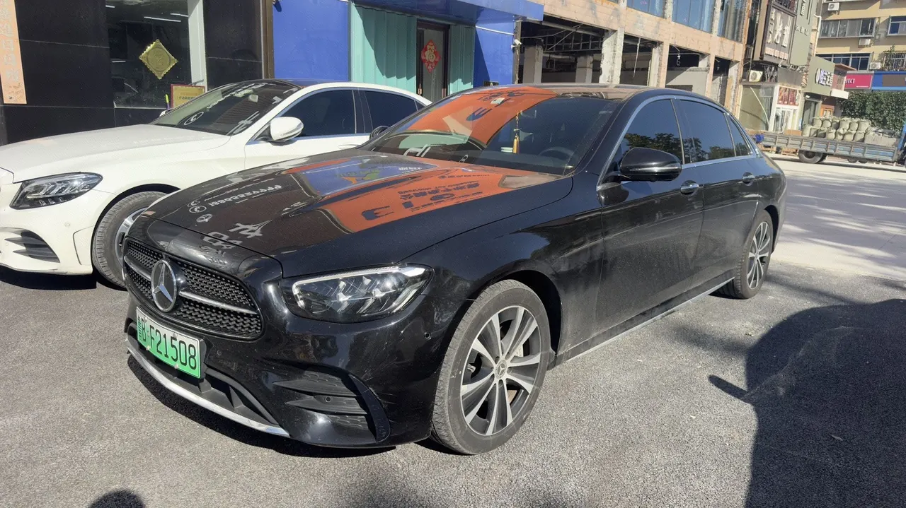 打开图片灯箱:Mercedes Benz E-Class New Energy 2022 E 350 e L 2.0T Sports (Change 3) Automatic