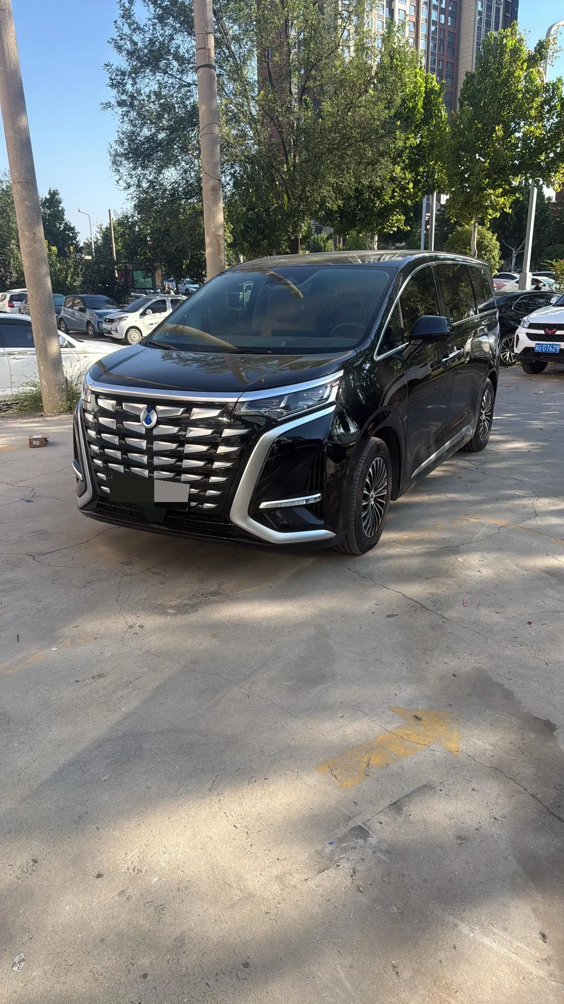 打开图片灯箱:Denza 2022 Denza D9 DM-i 1.5T stepless 970 four-wheel drive flagship automatic gear