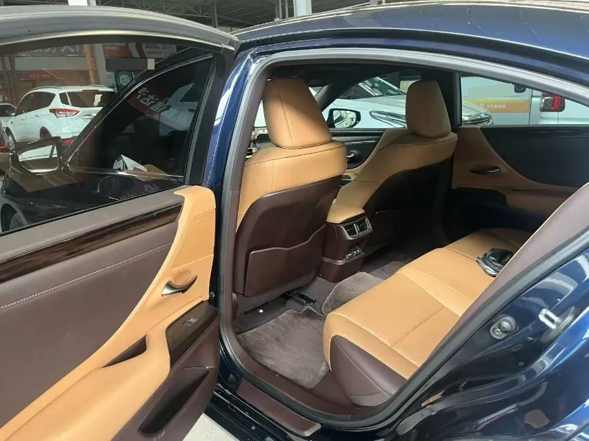 Lexus ES (Imported) 2020 ES200 2.0 Stepless Deluxe Edition Automatic Gear 7