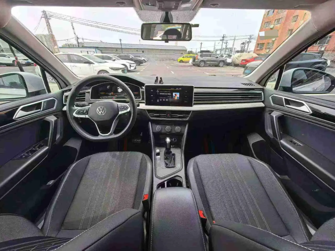 Volkswagen 2022 Tiguan L 2.0TSI 330TSI Two-Drive Smart Edition Automatic Gear 6