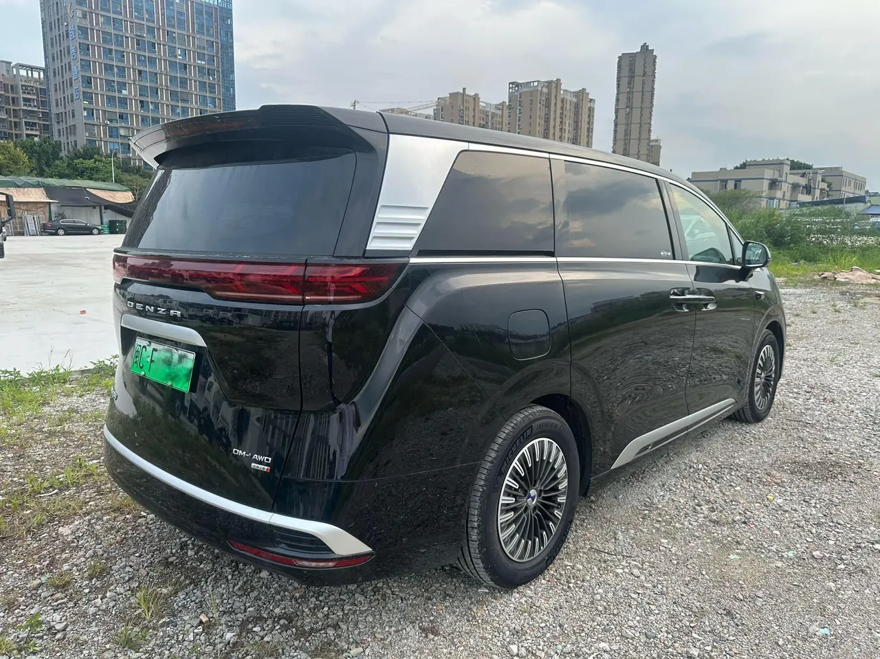 Denza 2026 Denza D9 DM-i 1.5T stepless four-wheel drive flash charging flagship automatic gear 10