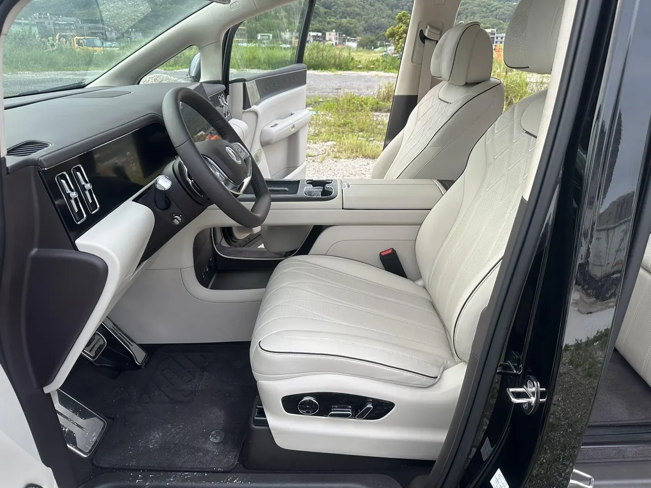 Denza 2026 Denza D9 DM-i 1.5T stepless four-wheel drive flash charging flagship automatic gear 4