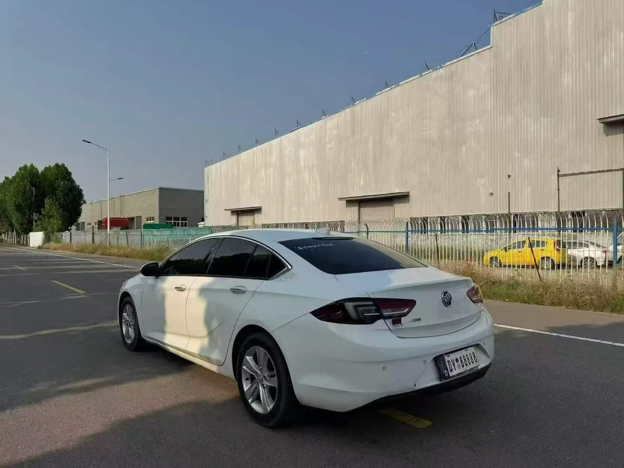Buick 2020 Regal 1.5T 552T Luxury Automatic Gear 2