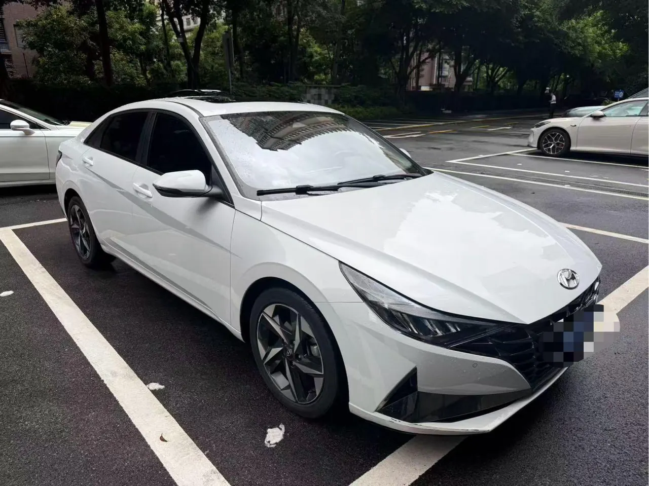 Hyundai 2022 Elantra -3-compartment 1.4TGDi 240TGDi LUX Premium Edition Automatic 2