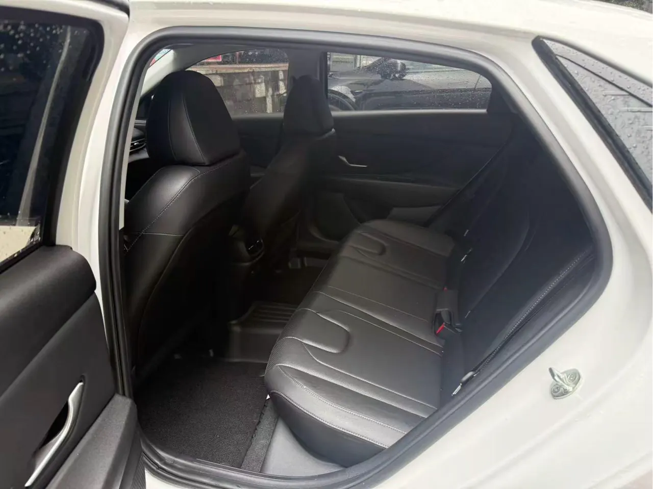 Hyundai 2022 Elantra -3-compartment 1.4TGDi 240TGDi LUX Premium Edition Automatic 4