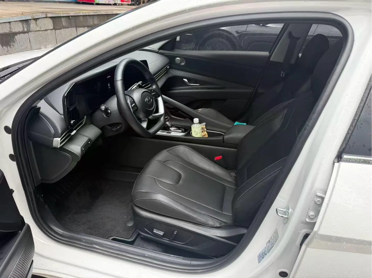 Hyundai 2022 Elantra -3-compartment 1.4TGDi 240TGDi LUX Premium Edition Automatic 5